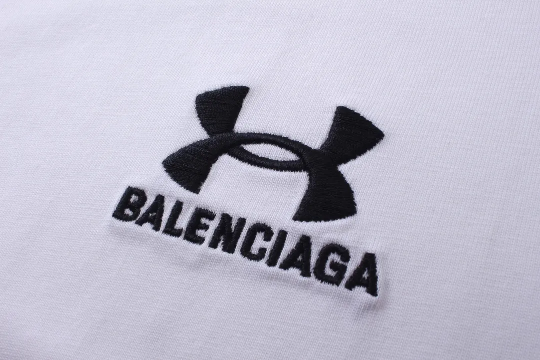 【 . Quality】BALENCI*GA/ Under Armour T # SS 24 New Arrival。 ， 。 。 ZP 。 260 ， . ， 。 。Classic LOGO ， ， ， 。 . 。 OS . Same Style ：BL 223372 ：Black，Red，White Size：XS S M L
